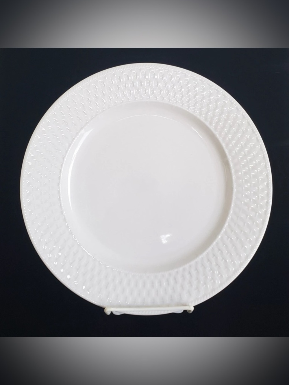ONEIDA Wicker Pattern White 10 Inch Dinner Plates Set Of 4